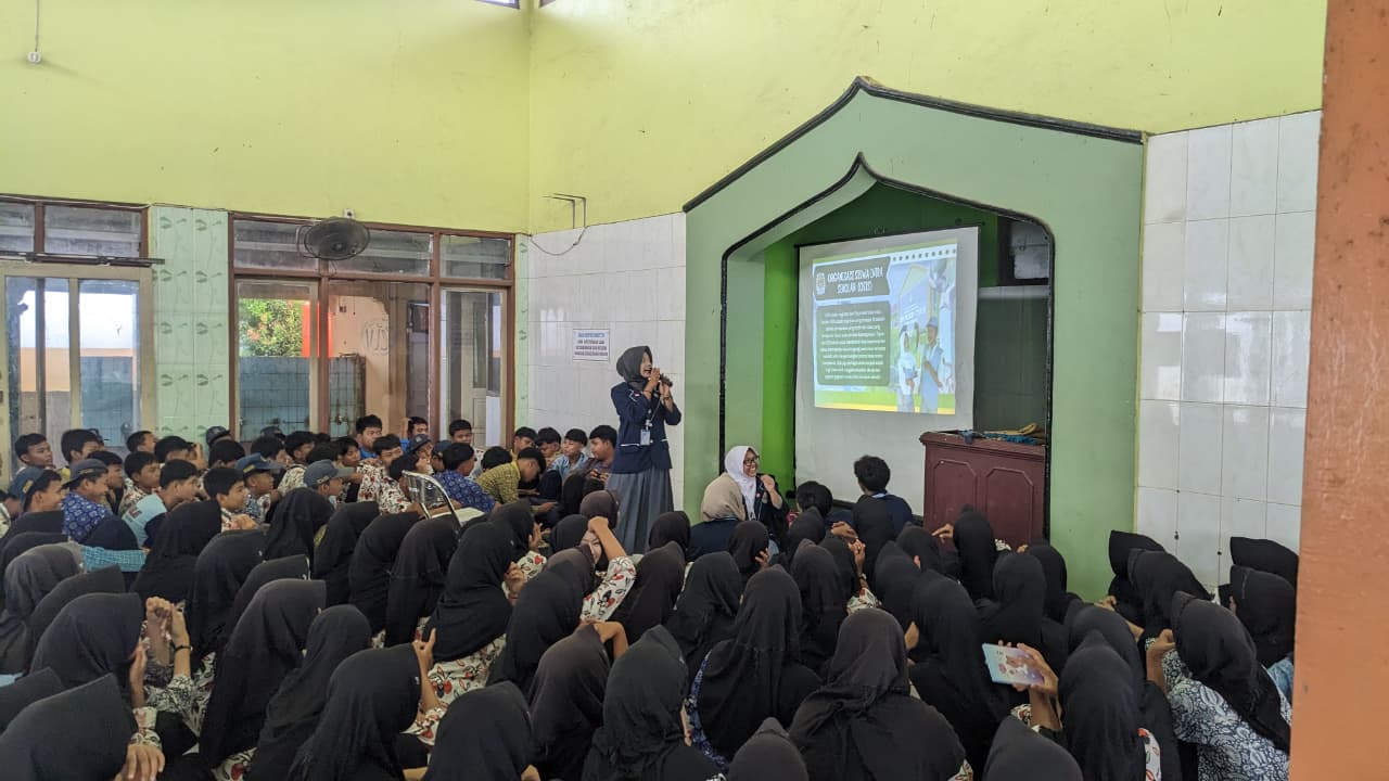 "Dakwah itu merangkul, bukan memukul. Mengajak, bukan mengejek. Menyayangi, bukan menyaingi."